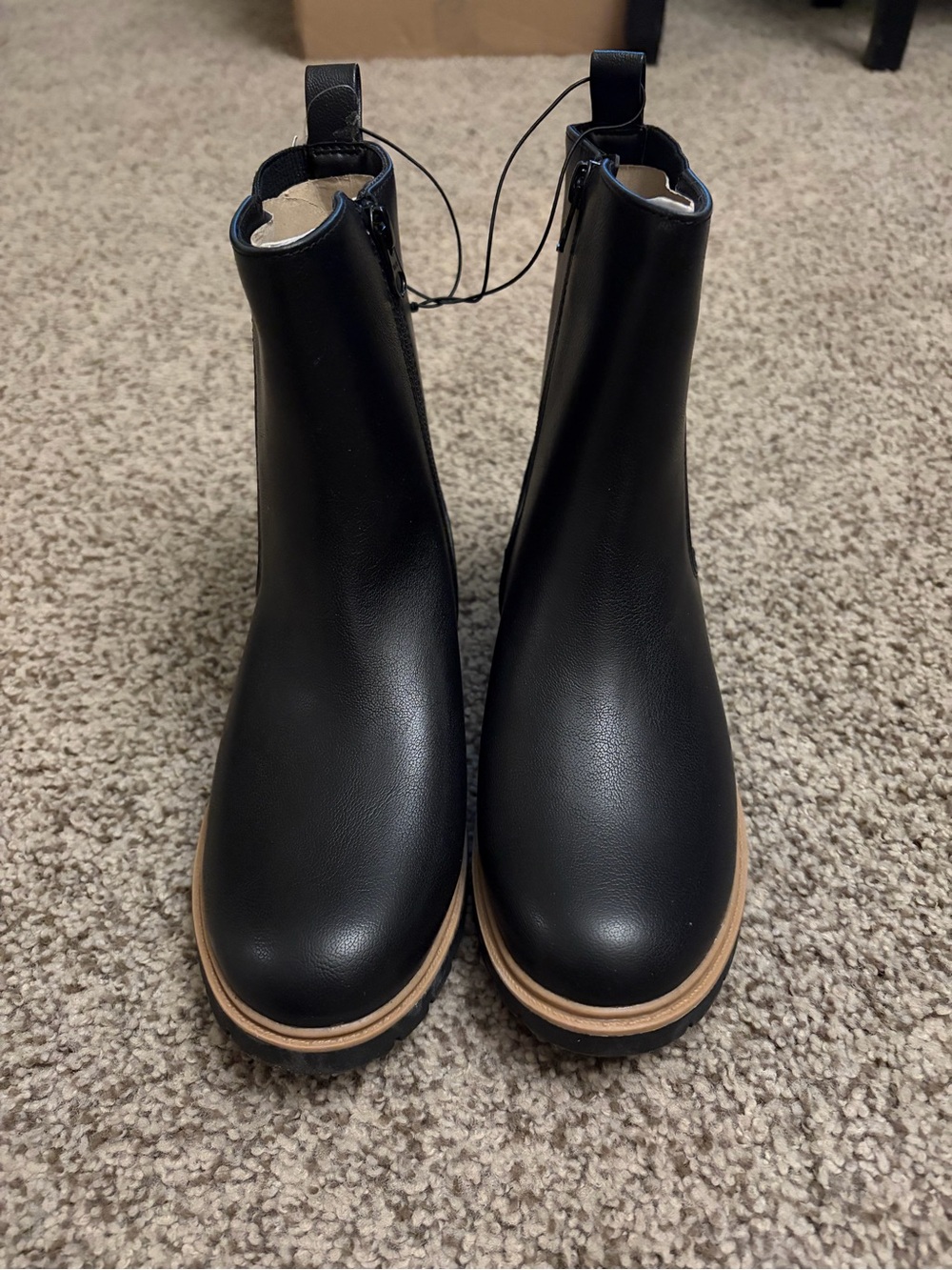 Art Class Chelsea boots in size 4 NWT